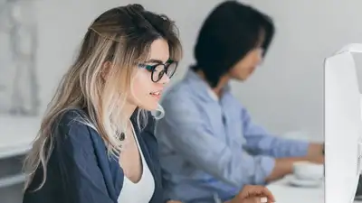 Как правильно сидеть, чтобы сохранить позвоночник , фото - Новости Zakon.kz от 20.02.2023 10:39