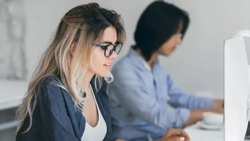 Как правильно сидеть, чтобы сохранить позвоночник