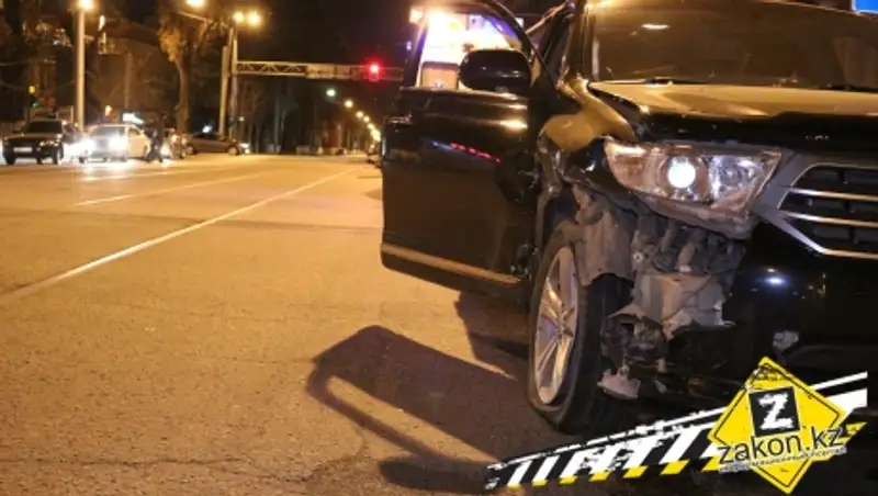 В Алматы произошло мощное столкновение двух автомобилей Toyota