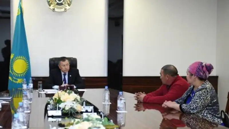 Аким ЮКО принял граждан по личным вопросам