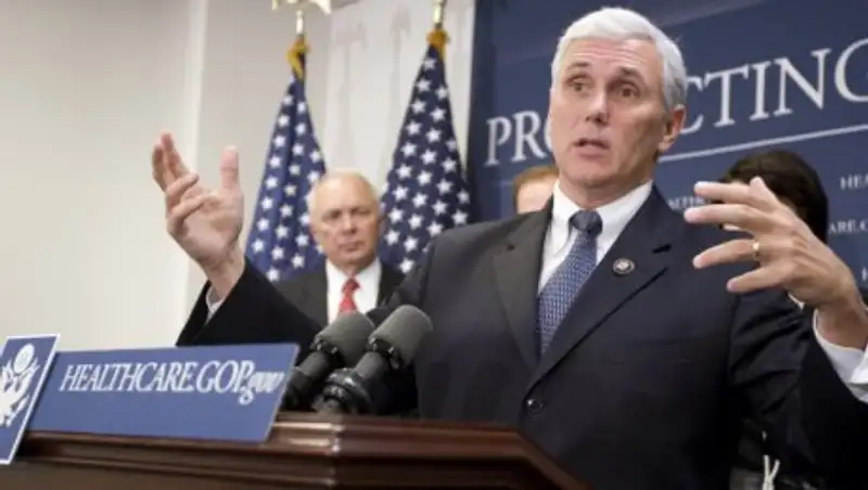 Вице-президент США Пенс признал, что использовал личную почту на работе