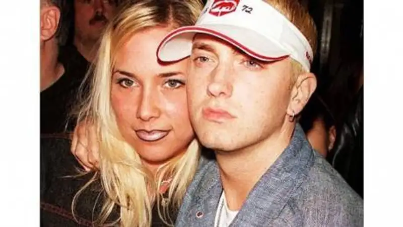 Экс-супруга Эминема, с которой он дважды разводился, пыталась покончить с собой