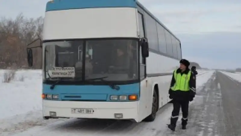 Автобус съехал в кювет в ВКО, пострадаших нет