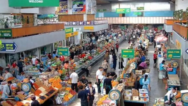 Аким Алматы закупается на базарах