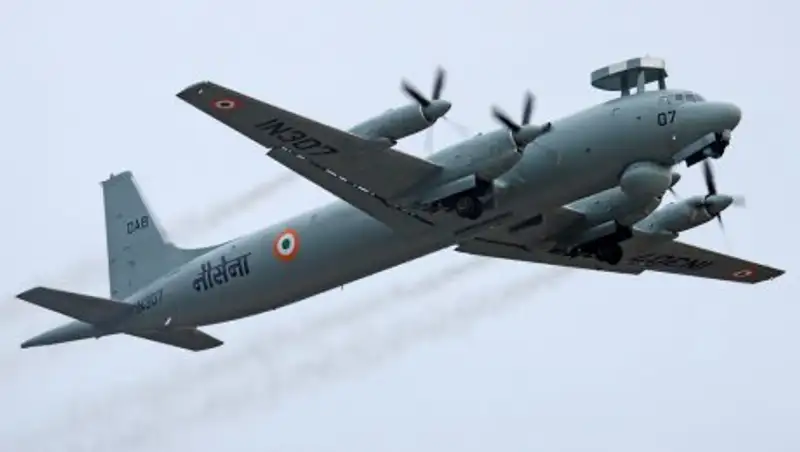 В подмосковном аэропорту приземлился Ил-38 с нераскрытой стойкой шасси