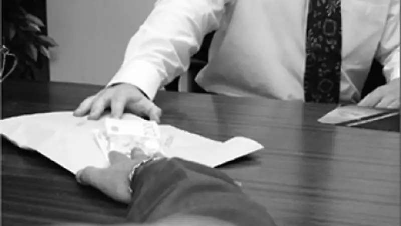 В Кызылординской области аудиторы ревизионной комиссии получили взятку талонами на бензин