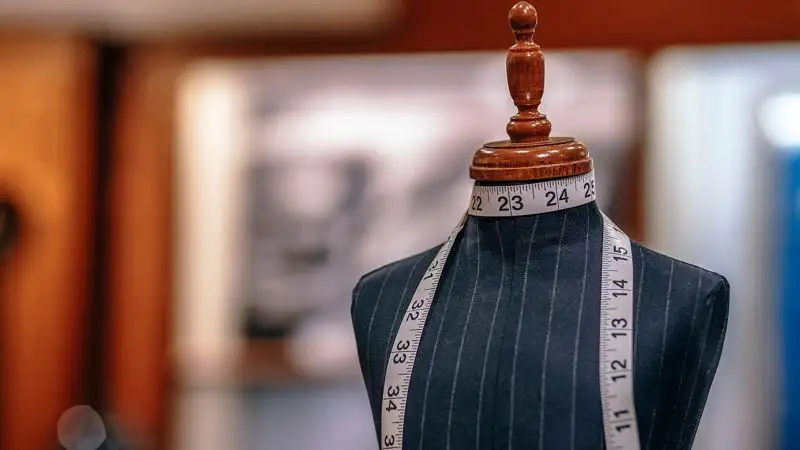 19-летний алматинец-самоучка создает костюмы премиум-класса