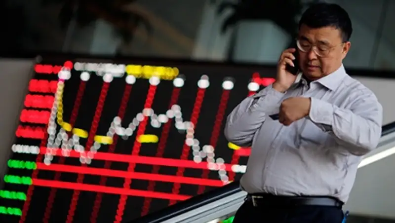 Фондовые индексы в Китае рухнули более чем на 6%