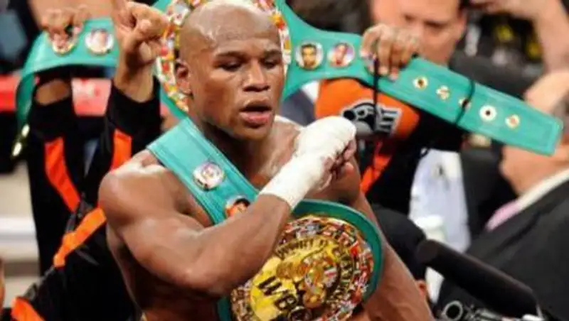 Головкин медлительный и допускает много ошибок. "Канело" побьет его - Мейвезер-младший