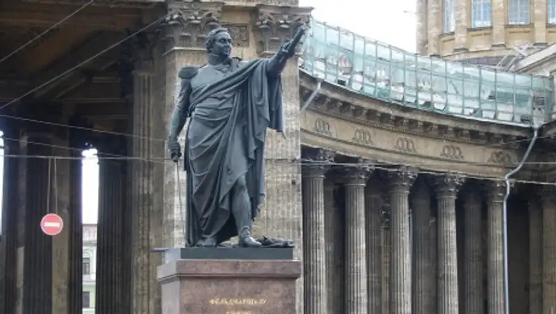 Найден вандал, отломивший от памятника Кутузову в Петербурге часть шпаги