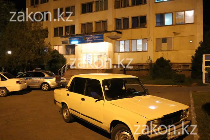 В Алматы молодые люди на «Жигулях» украли невесту (фото), фото - Новости Zakon.kz от 29.08.2013 16:01