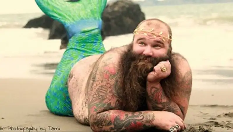 Самая грациозная бородатая русалка и другие приключения американца на пляже