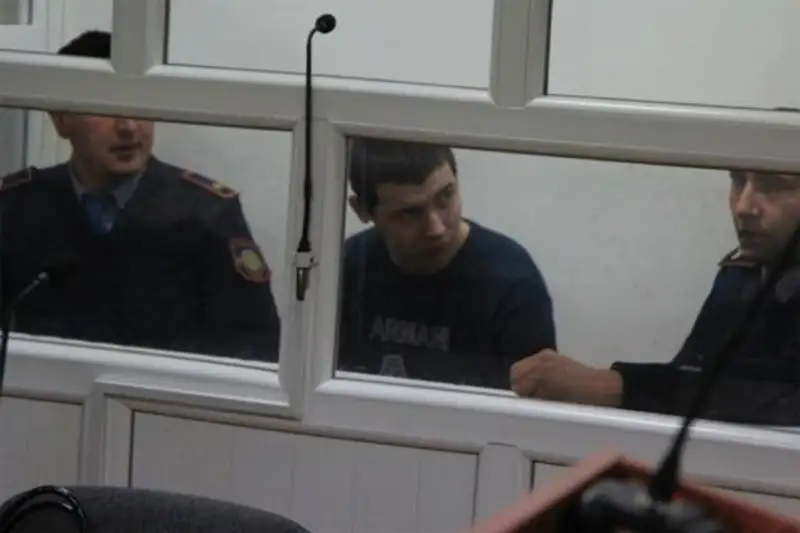 Челах признан виновным в убийстве 15 человек и приговорен к пожизненному заключению (фото), фото - Новости Zakon.kz от 11.12.2012 23:50