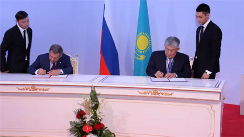 В Атырау подписан меморандум между К.Кушербаевым и Р.Миннихановым