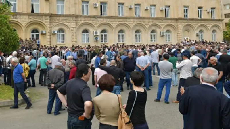 В Абхазии проходят акции протеста, блокируют дороги