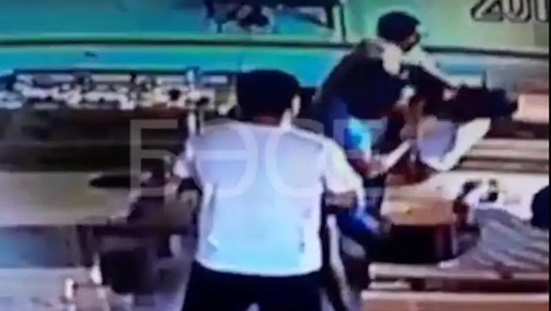 В Атырауской области двое полицейских избили бизнесмена