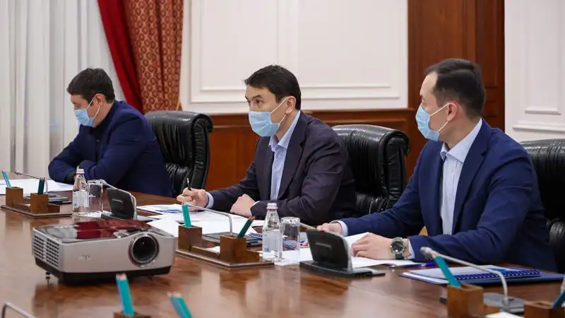 Смаилов обсудил развитие газовой отрасли с руководителями нацкомпаний