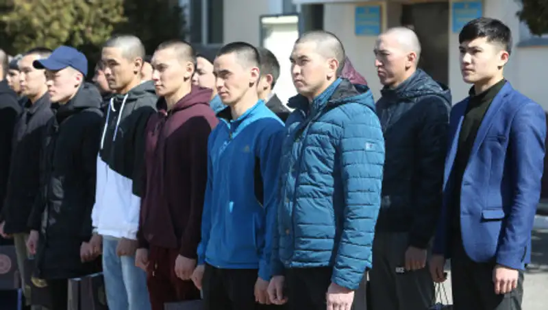В Алматы прошли первые в этом году торжественные проводы призывников