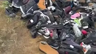 Свалку новой обуви нашел прохожий на мусорке Караганды , фото - Новости Zakon.kz от 18.09.2023 06:49