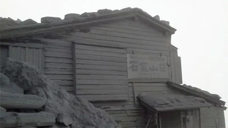 Число жертв извержения вулкана Онтакэ в Японии достигло 50 человек