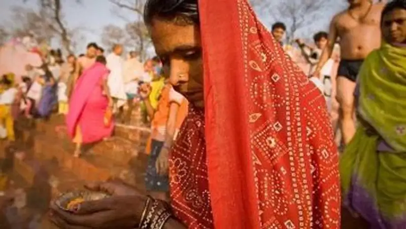 Как минимум 10 человек погибли в давке у храма в Индии