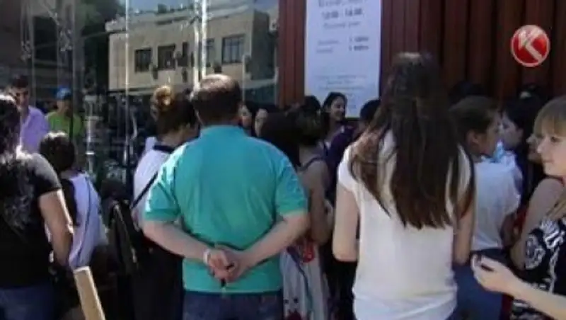 Алматинские фанатки MBAND устроили грандиозный скандал