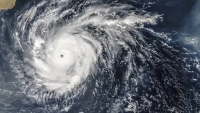 Сотни тысяч жителей Японии готовятся к эвакуации из-за супертайфуна