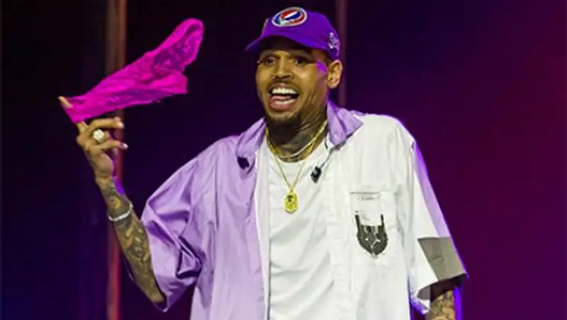 Певца Криса Брауна отпустили под залог