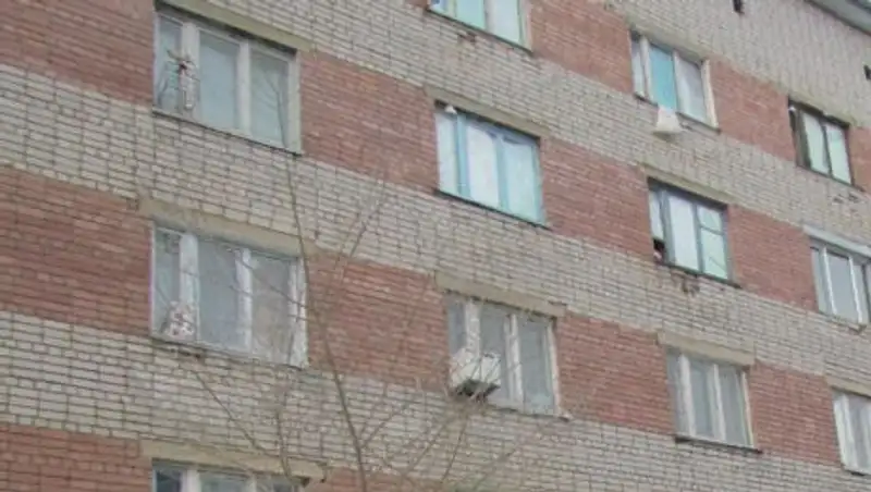 В Семее вот-вот рухнет 170-квартирное общежитие