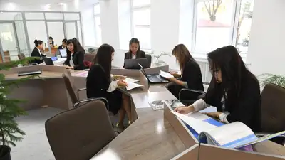 Получаем отказы: незрячих алматинцев не принимают в колледжи, фото - Новости Zakon.kz от 15.08.2023 18:04