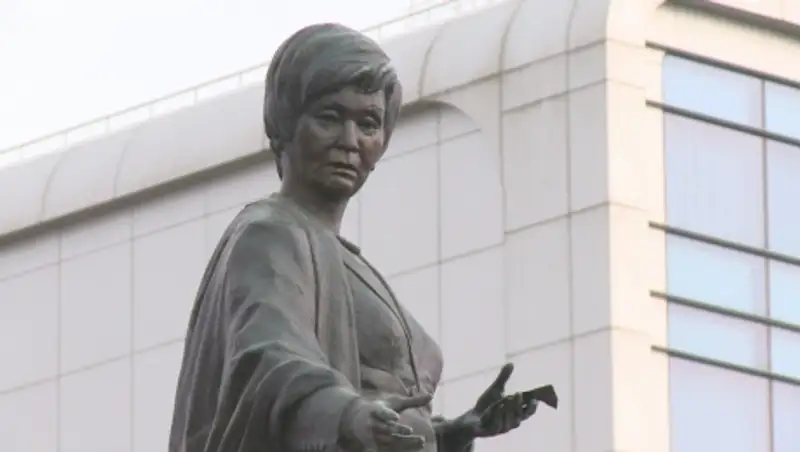 Атырауда Фариза Оңғарсыноваға ескерткіш орнатылды