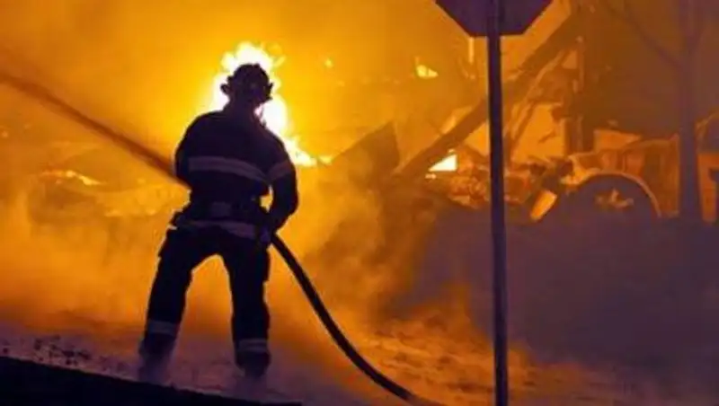 В Караганде полицейские вынесли из огня женщину-инвалида