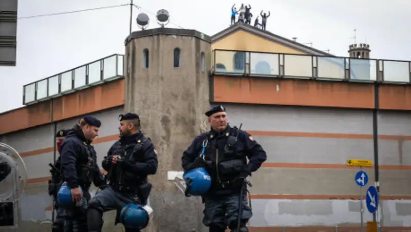 41 человек погиб при попытке заключенных сбежать из тюрьмы в Венесуэле