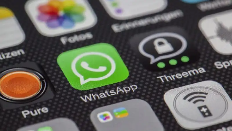Астанчанка разыграла друзей в WhatsApp – ее оштрафовали