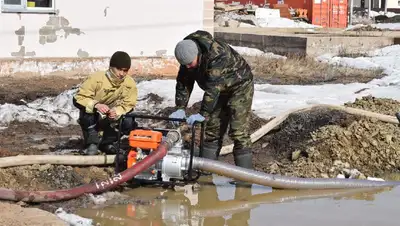 талые воды, откачка , фото - Новости Zakon.kz от 08.04.2022 13:33