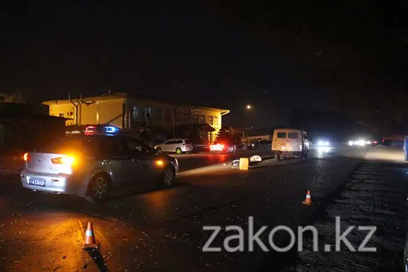 В Алматы 18-летний парень насмерть сбил пешехода (фото), фото - Новости Zakon.kz от 20.11.2013 22:40