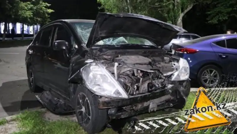 Женщина за рулем Nissan протаранила и опрокинула Volkswagen