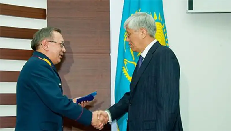 Акиму Алматинской области вручена медаль  «За охрану общественного порядка»