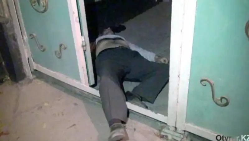 В Шымкенте на пороге своего дома хозяева обнаружили труп