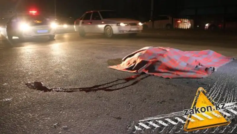 В Алматы грузовик насмерть сбил пешехода