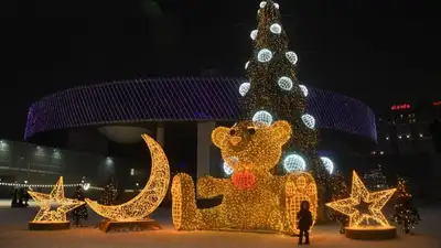 Как в сказке: улицы и площади столицы преобразились к новогодним праздникам, фото - Новости Zakon.kz от 29.12.2022 19:56