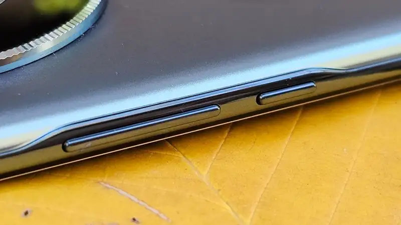 кнопки регулировки громкости и включения смартфона, фото - Новости Zakon.kz от 09.11.2023 09:30