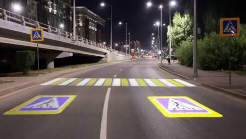 Проекция пешеходного перехода и знаков на проезжую часть появилась в Нур-Султане