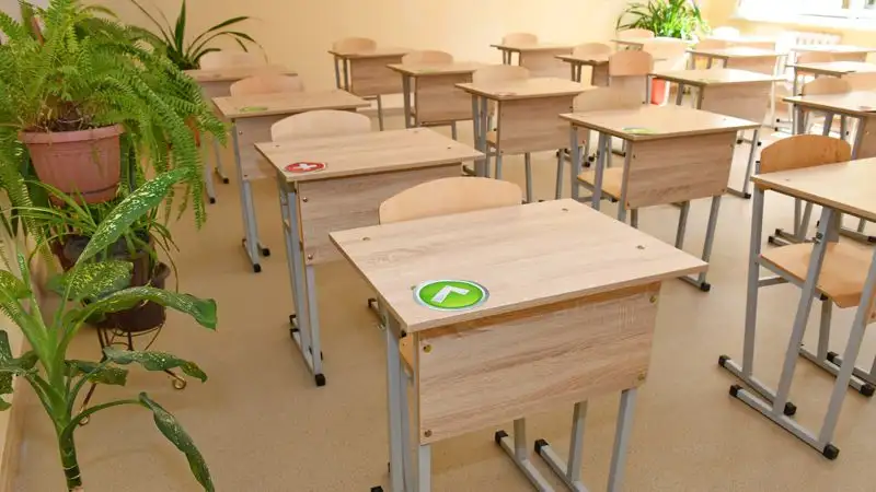 В Жетысуской области школьники вынуждены учиться в разваливающейся школе