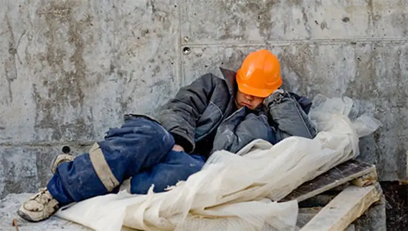 В Алматы на стройке крупного жилого комплекса выявлены мигранты, фото - Новости Zakon.kz от 12.11.2013 16:22