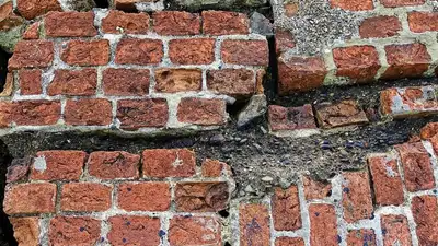 В Атырау обвалилась стена в здании общежития университета, фото - Новости Zakon.kz от 02.02.2023 07:57