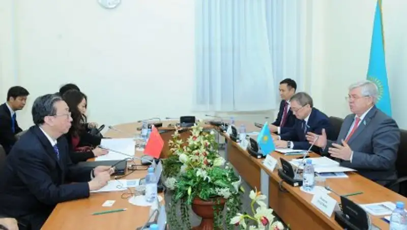 Вопросы развития сотрудничества обсудил В.Божко с парламентариями из Китая