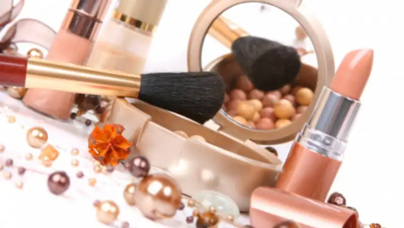 Чем опасны пробники косметики в магазинах