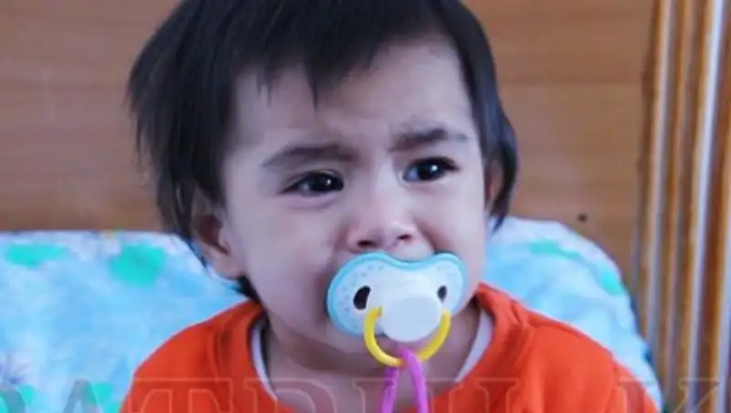 В Алматы ищут мать годовалой девочки