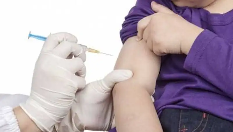 Сколько врачей отказались прививаться российской вакциной в Алматы